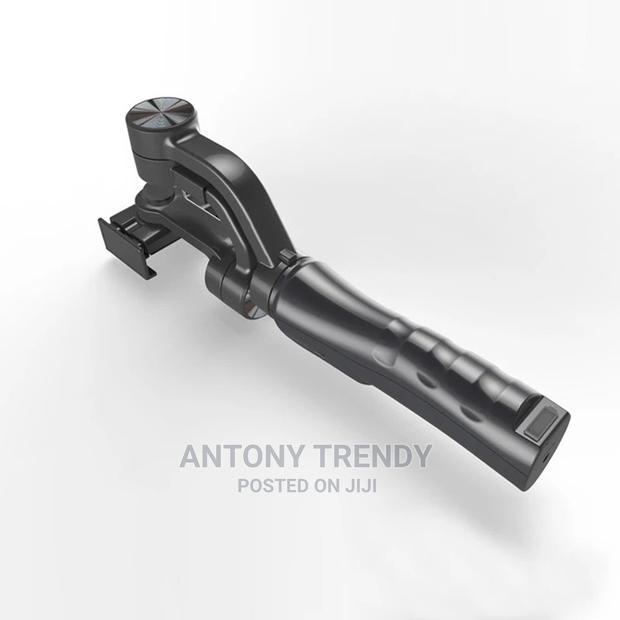One Piece Phone Holding Handheld Gimbal Stabilizer