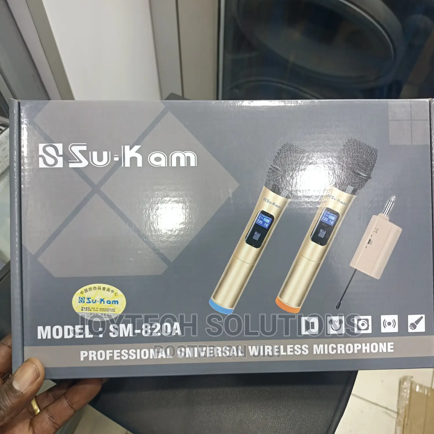Su- Kam Professional Universal Wireless Microphone. Sm -820a