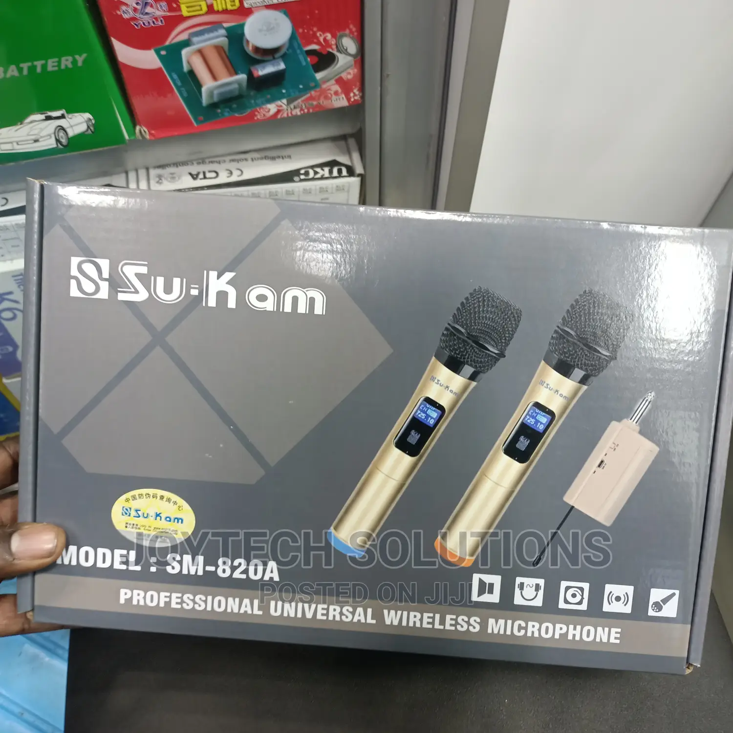 Su- Kam Professional Universal Wireless Microphone. Sm -820a