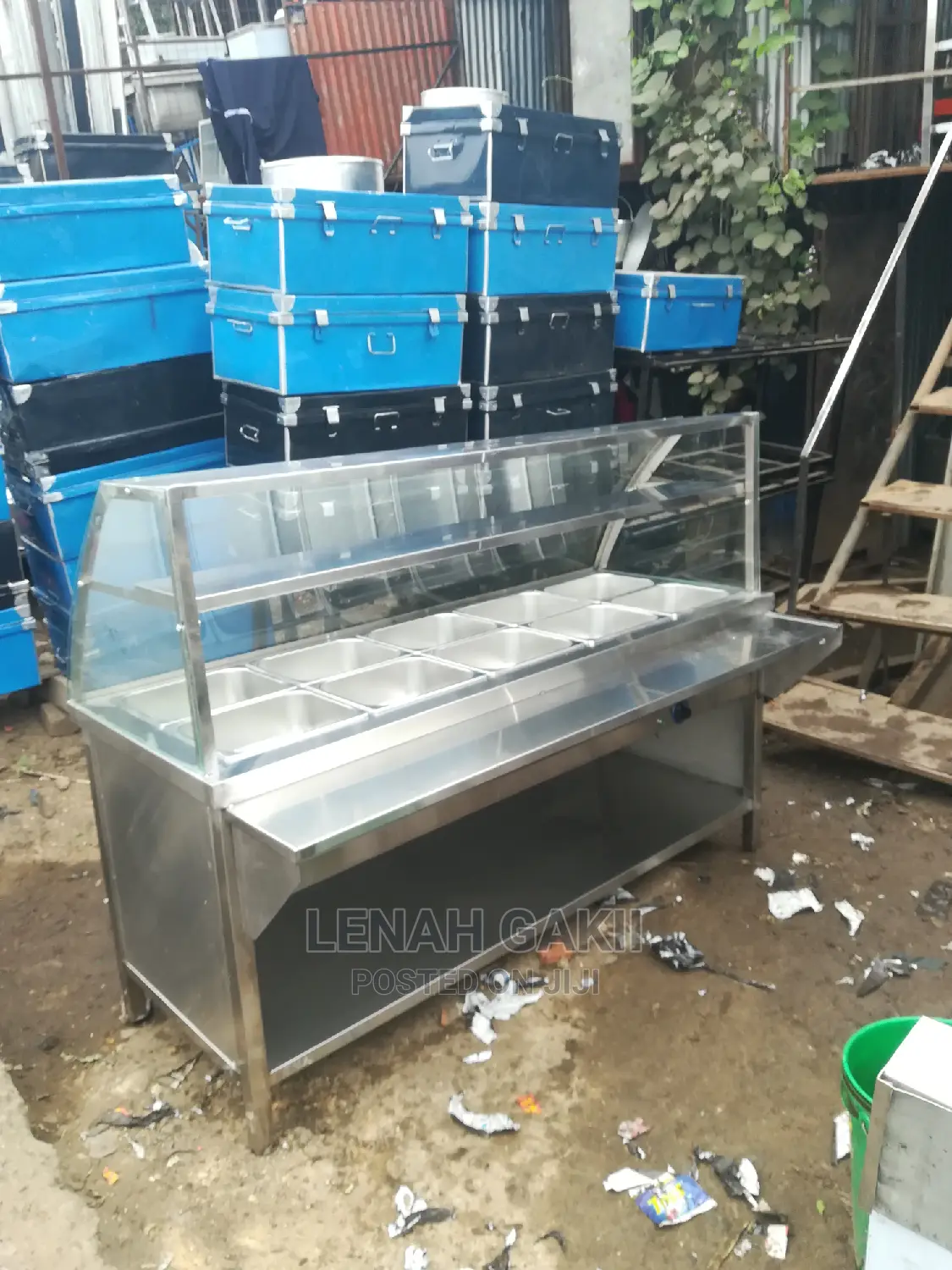 Electric Food Wormer Display