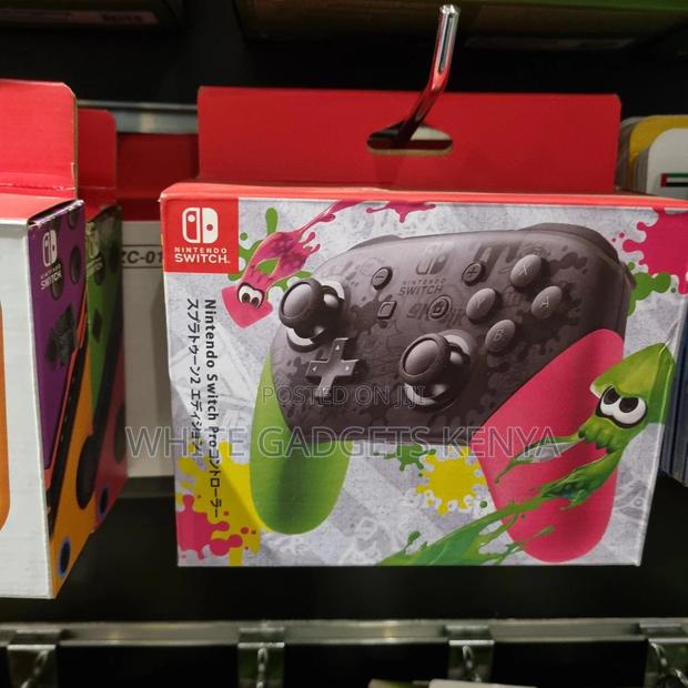 Nintendo Switch Pro Controller - main view