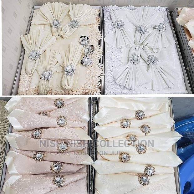 Table Cloth With Napkins Plus Rings - main view