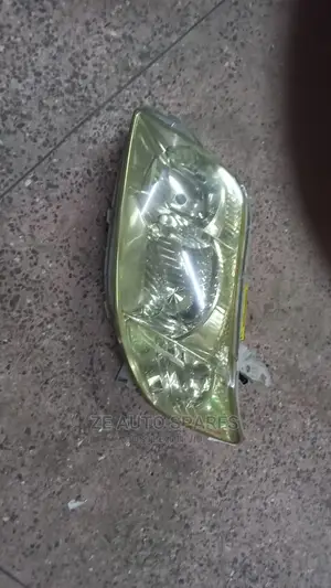 Fielder 05 Headlight