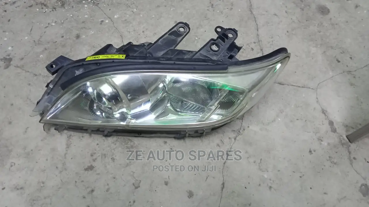 Toyota Vanguard Headlight