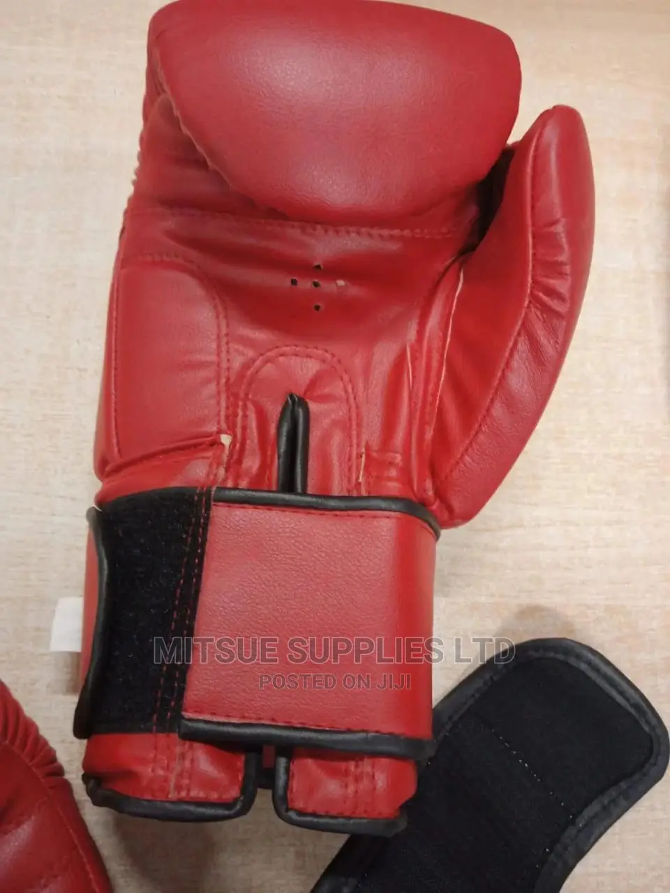 A Pair of Boxing Gloves 14 Oz