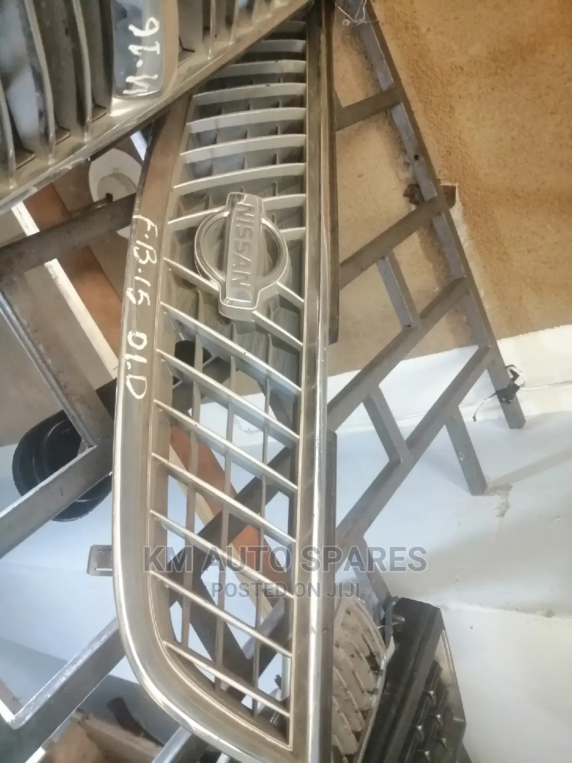 Nissan FB15 Grill