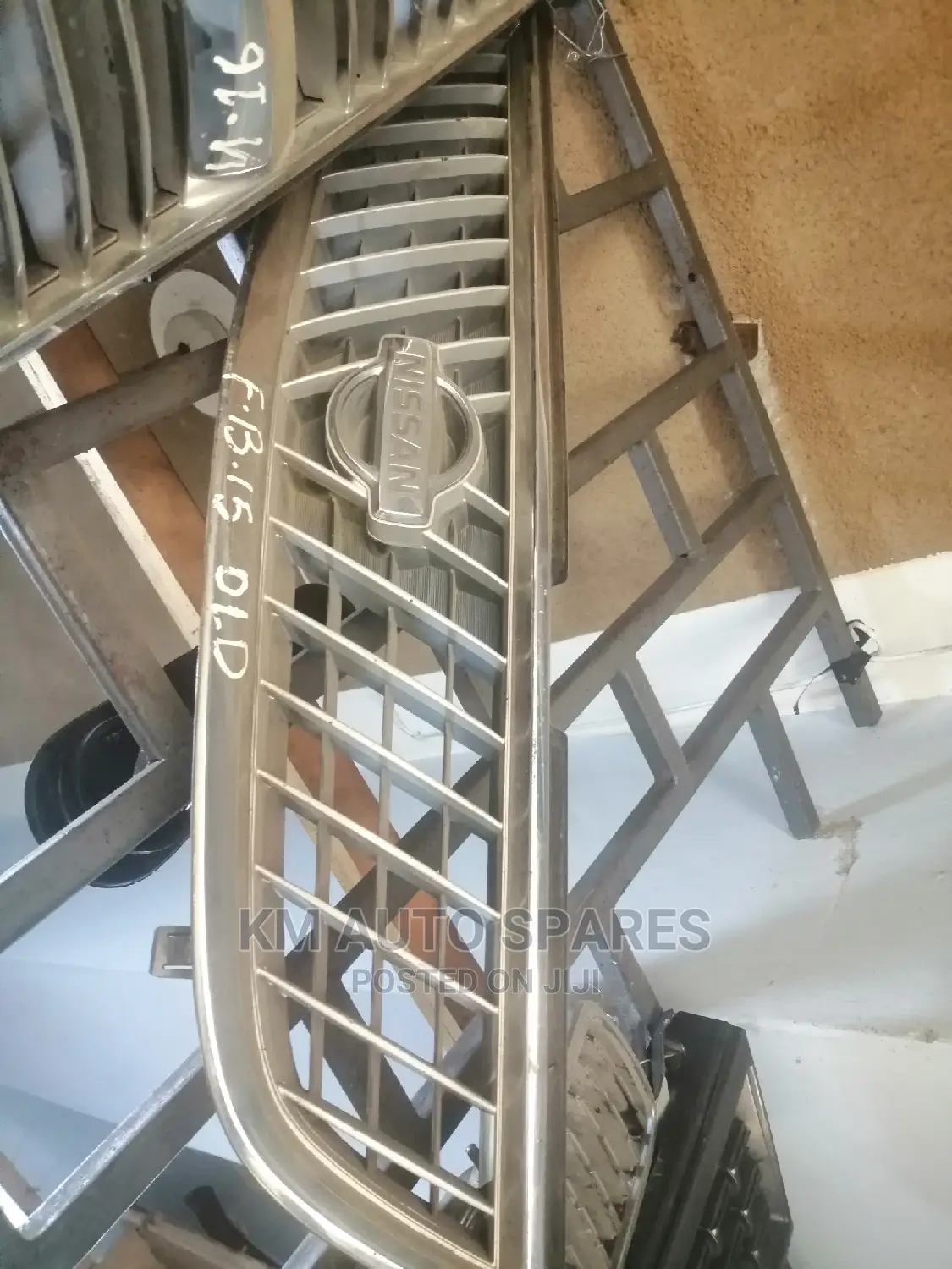 Nissan FB15 Grill