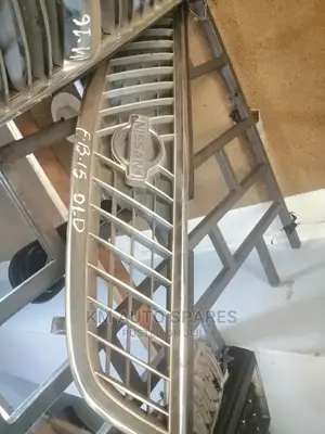 Nissan FB15 Grill