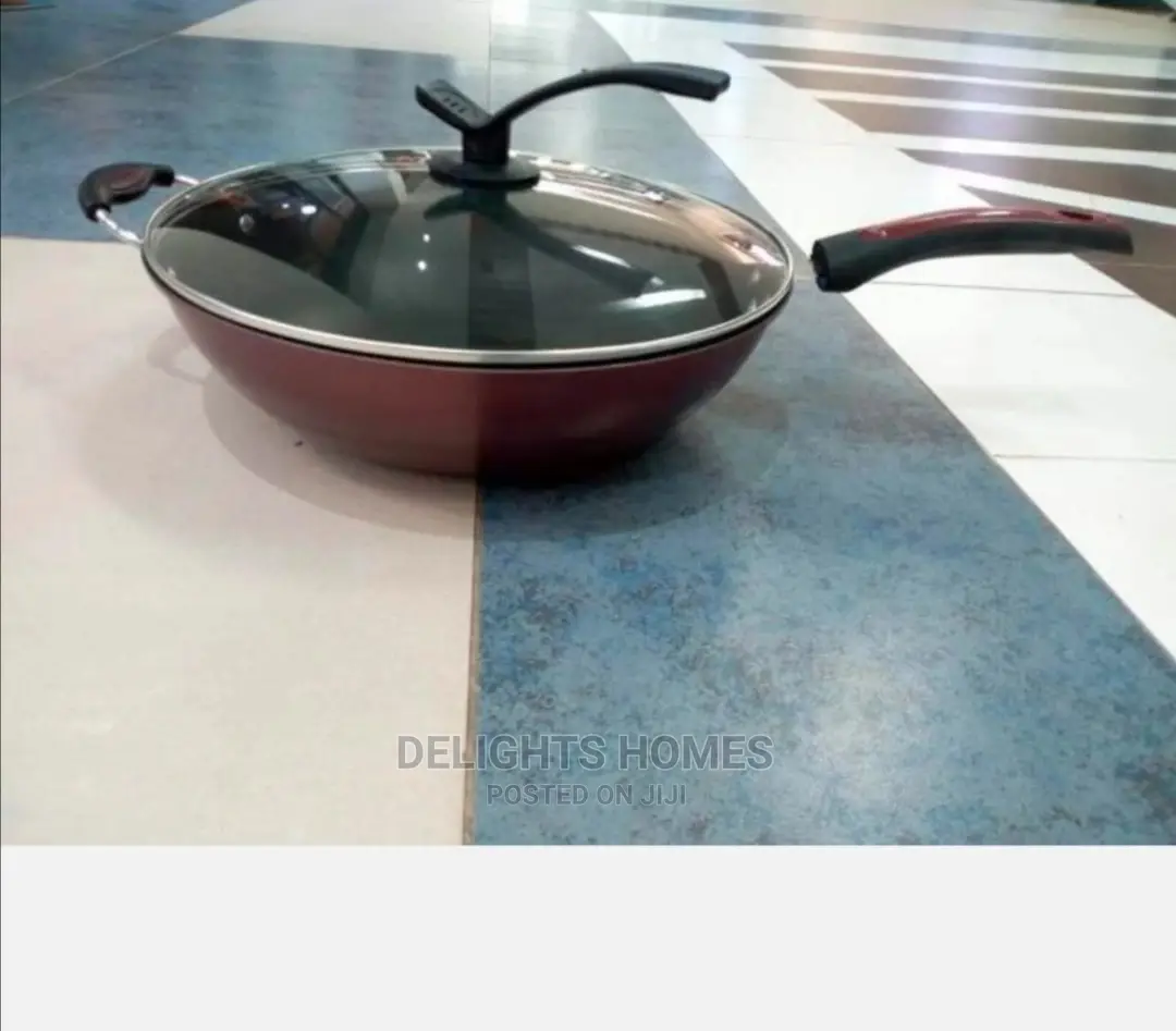 Wok Pan With a Lid
