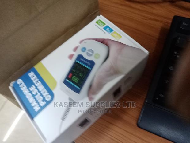 Hand Held Pulse Oximeter - thumbnail 2