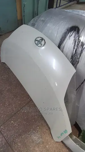 Toyota Porte Bonnet