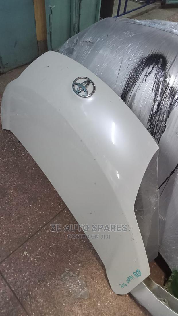 Toyota Porte Bonnet