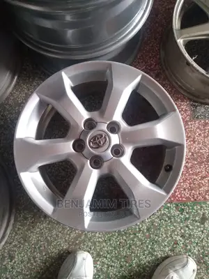 Original Rim Size 17 Inch for Toyota Vanguard.