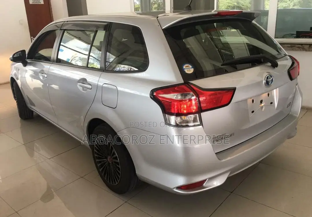 Toyota Fielder 2016 Silver