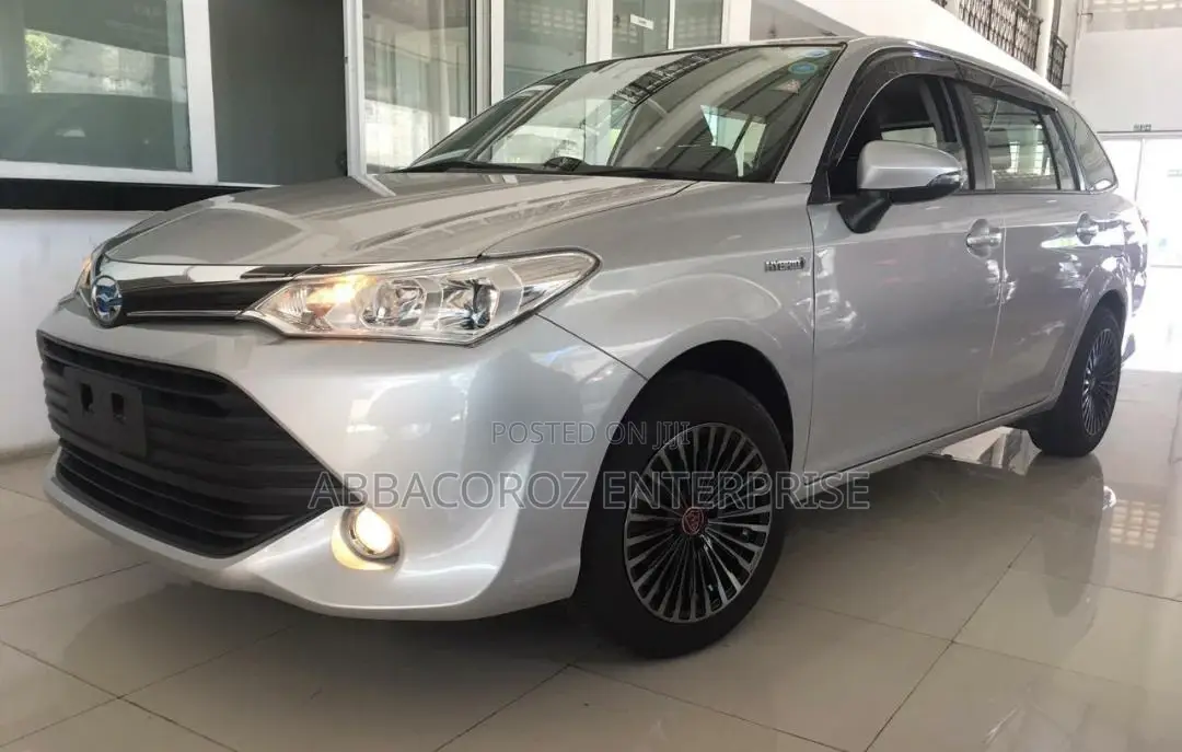 Toyota Fielder 2016 Silver