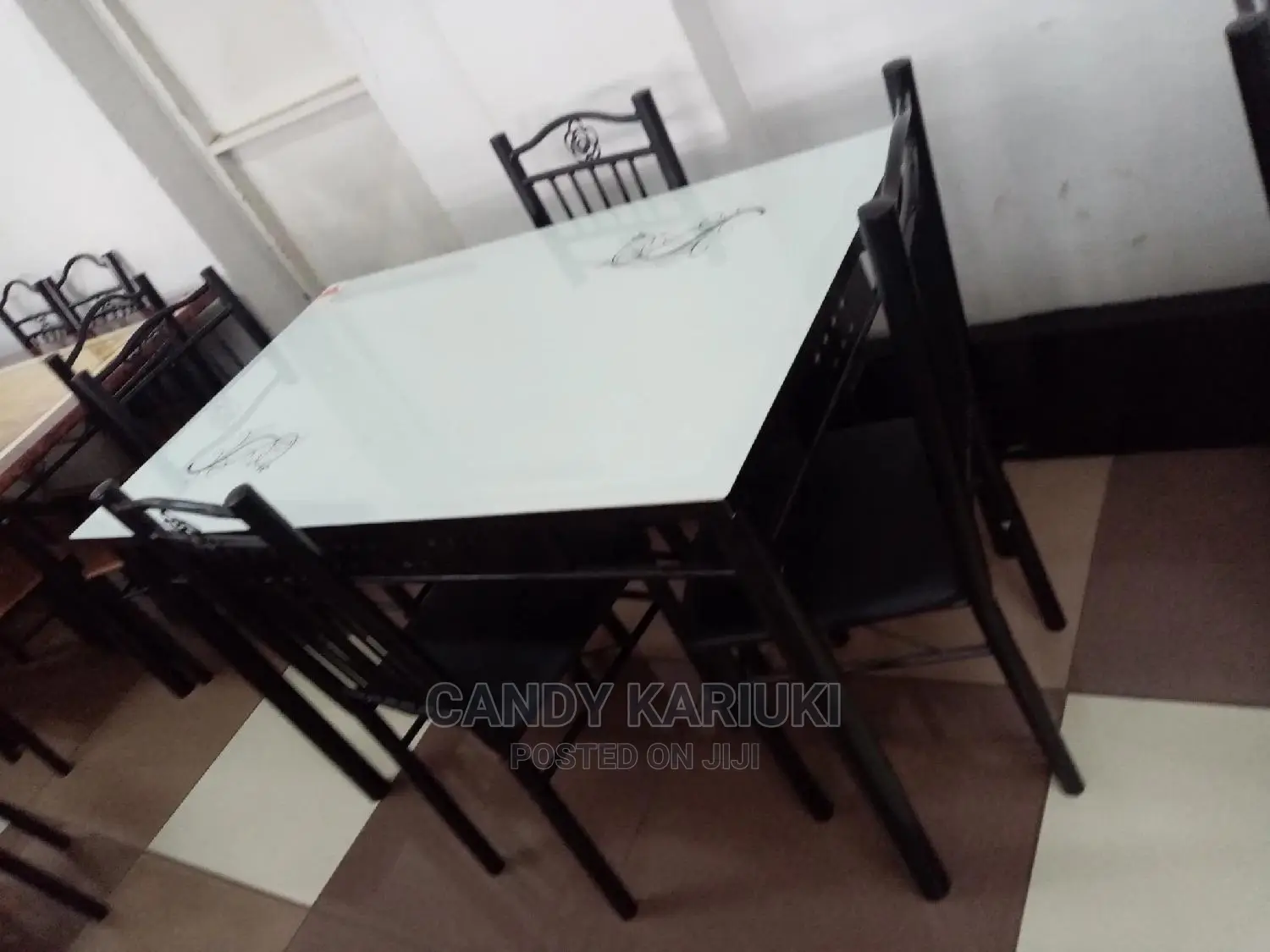 Latest Design 4 Seater Dining Table Set