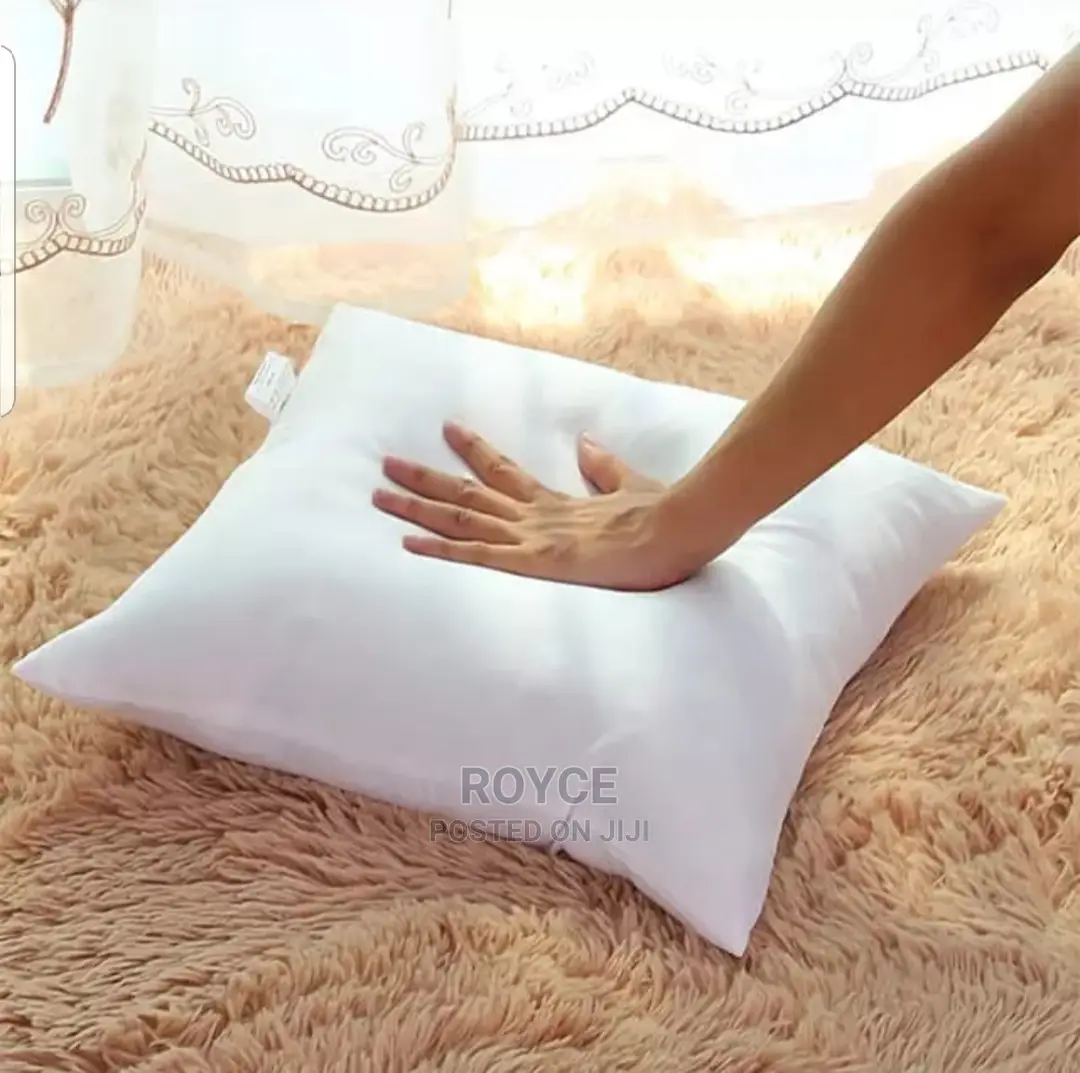 Throw Pillow Pair _(Fibre Filled)