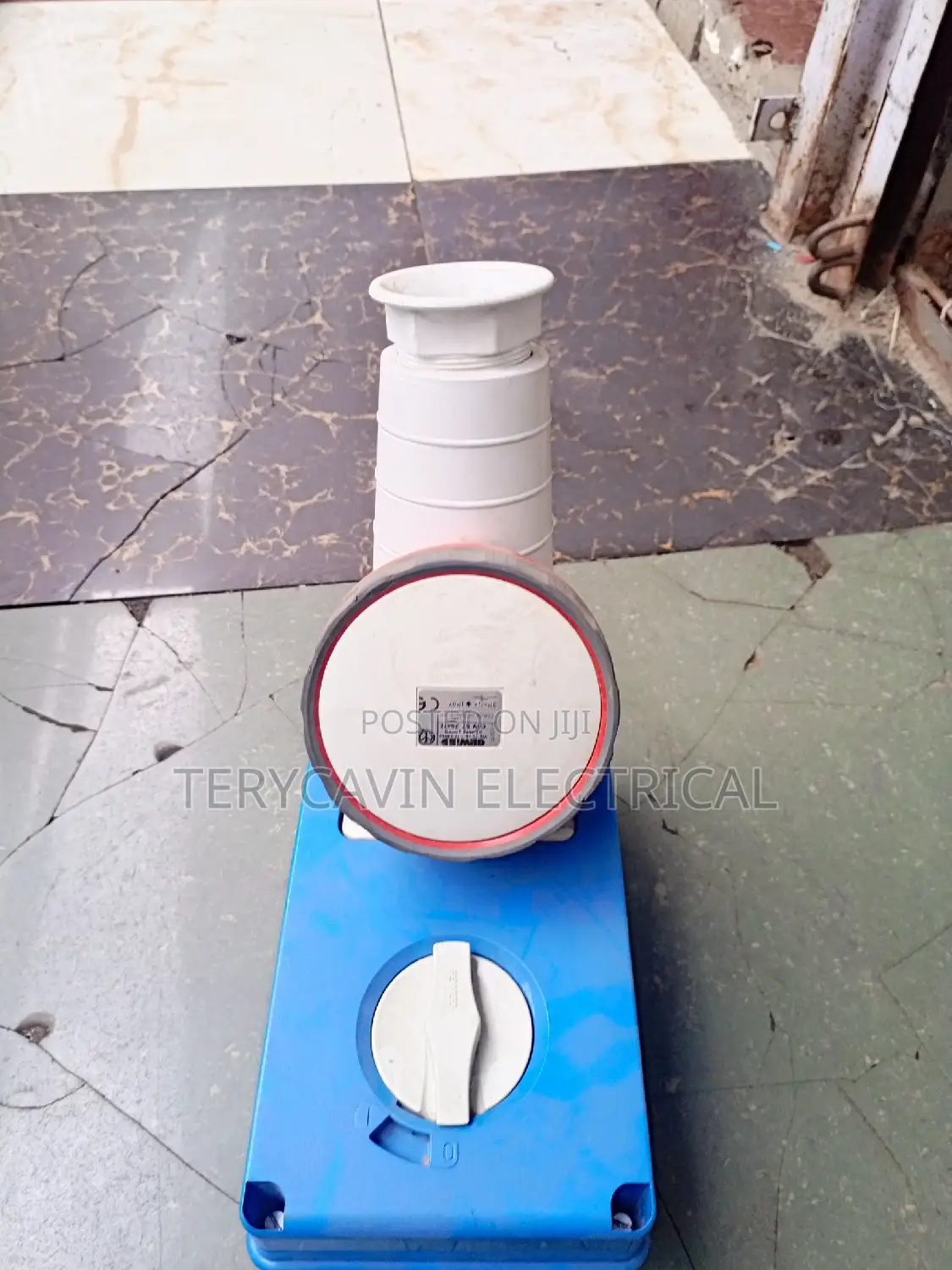 Industrial Socket With Enclosure
