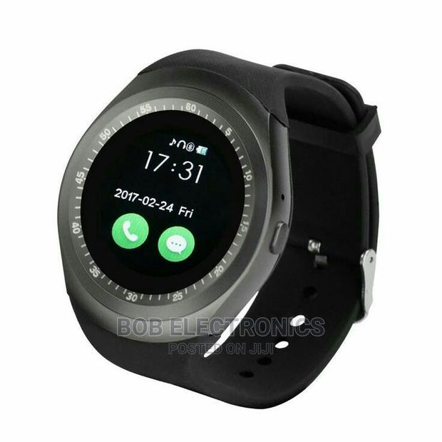 Y1 Smartwatch With Tracker - main view