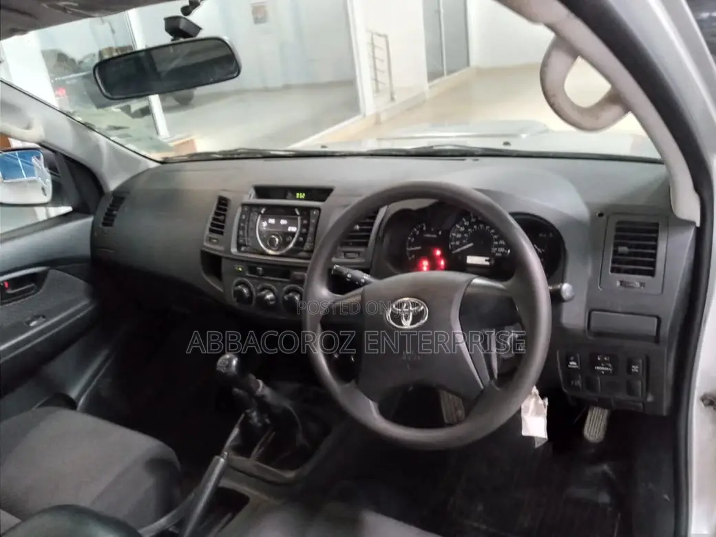 Toyota Hilux 2014 SR5 4x4 Silver
