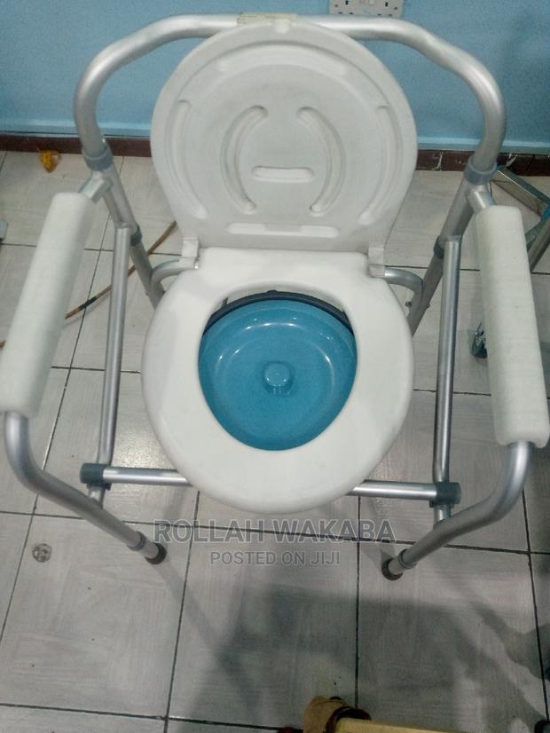 Commode Chair