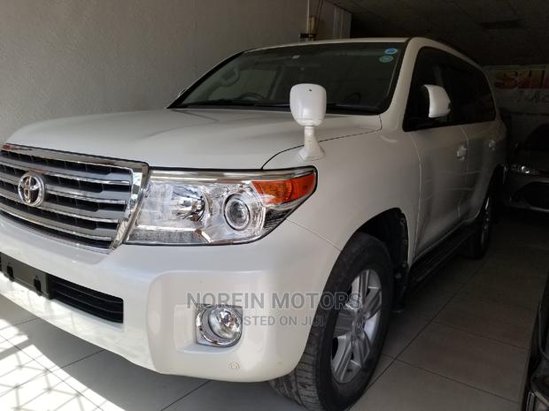 Toyota Land Cruiser 2014 White - main view