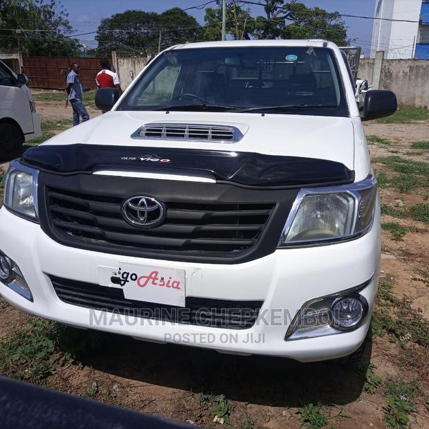 Toyota Hilux SR5 2014 White