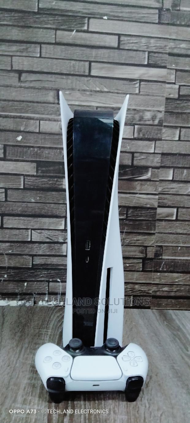 Playstation 5 , 2 Weeks Old - main view