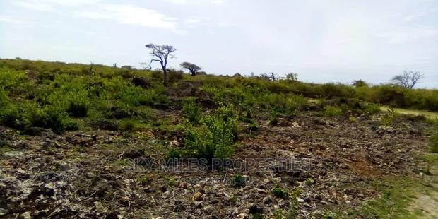 4.5 Acres Sandy Beach on Sale at Malindi. - thumbnail 10