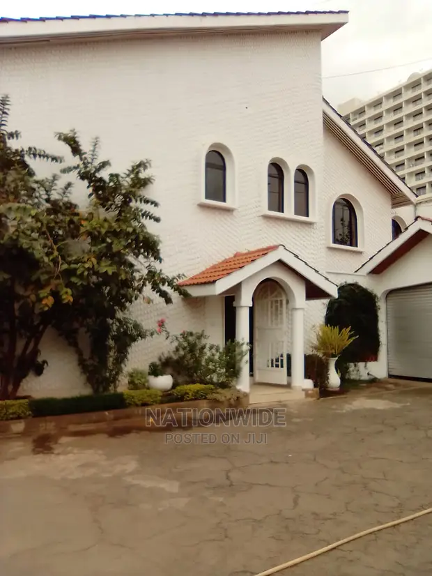 5bdrm Townhouse in Hurlingham for Rent