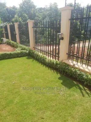 Quality Pallisade and Electric Fence