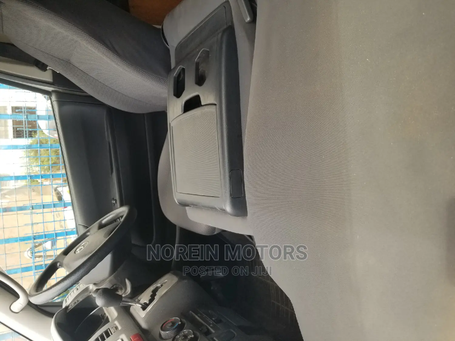 Toyota HiAce 2014