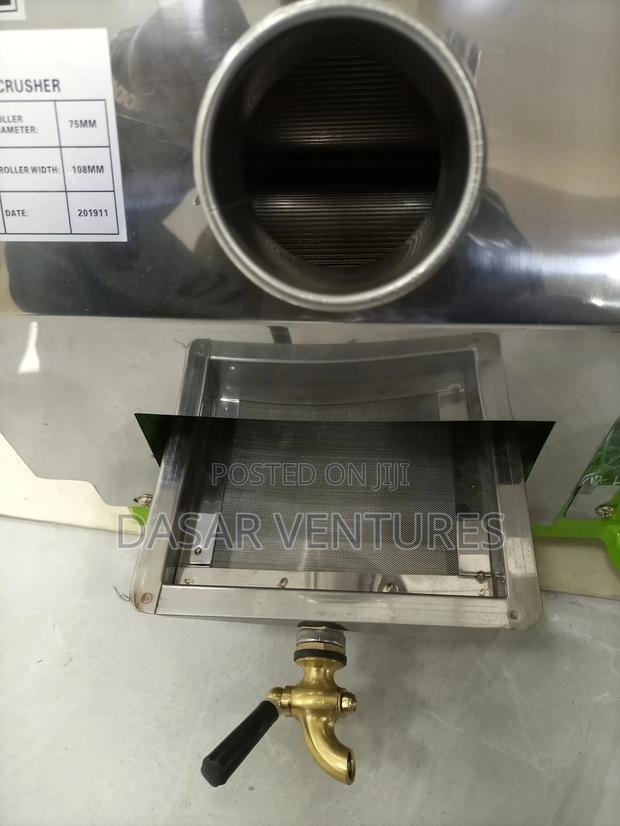 Manual Sugarcane Juice Extractor - main view