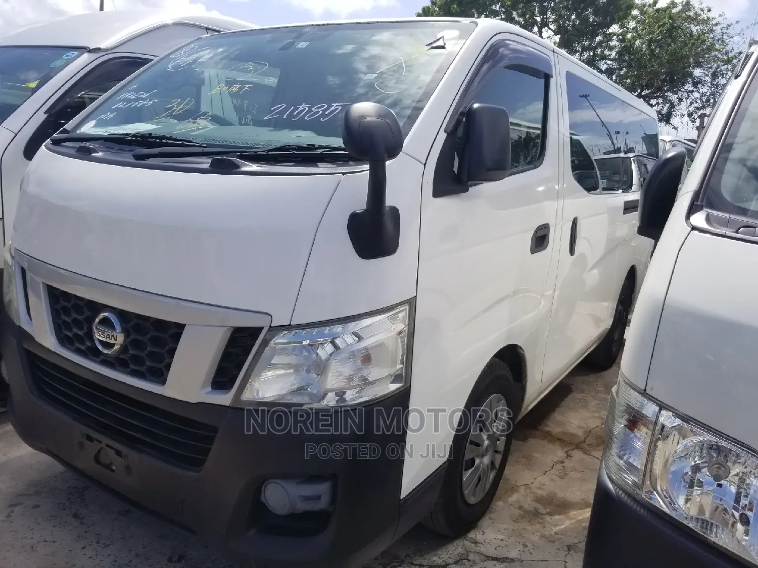 Nissan Caravan (Urvan) 2015 White