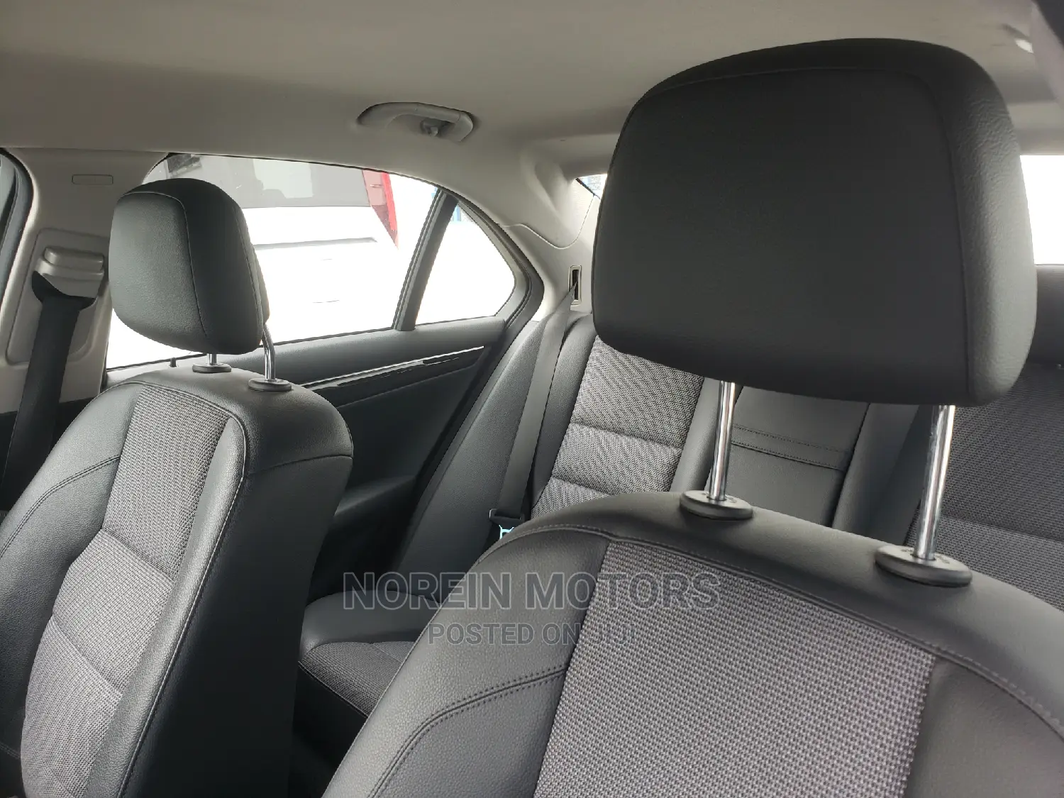 Mercedes-Benz C180 2015 White