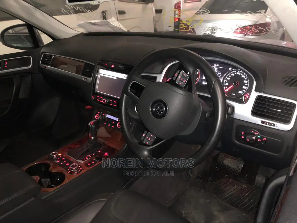 Volkswagen Touareg 2015 Black