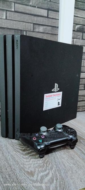 Ps4 PRO Good as New - thumbnail 2