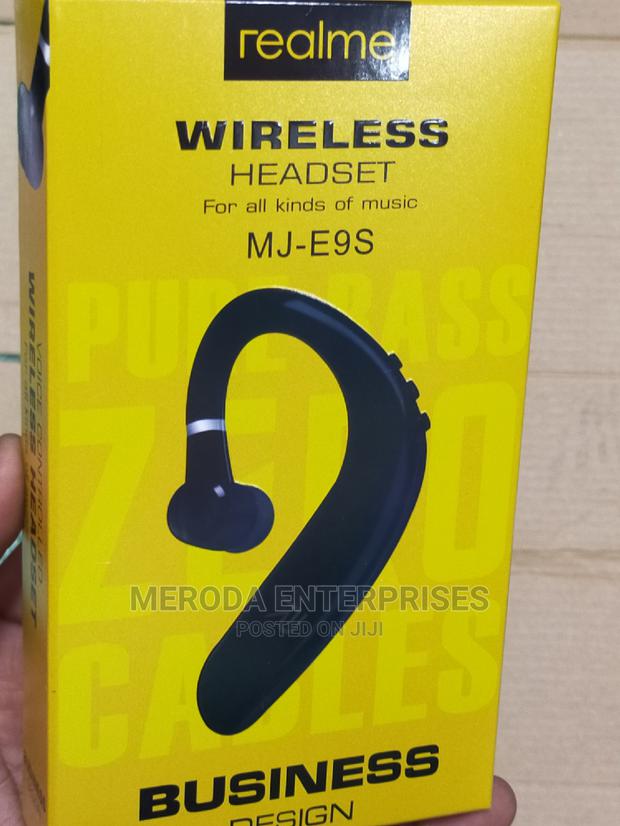 Realme Wireless Headphones - main view