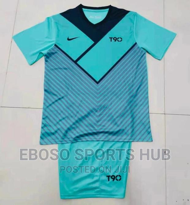 Latest Football Kits - thumbnail 3