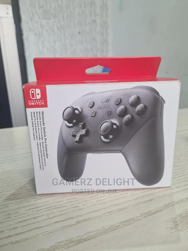 NINTENDO Switch Pro Controller - thumbnail 2