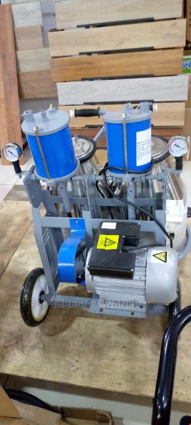 Double Bucket Milking Machine - thumbnail 4