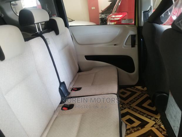 Toyota Sienta 2015 Green - thumbnail 4
