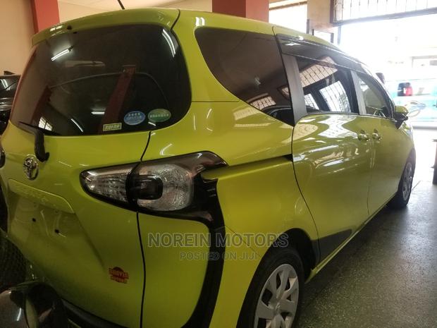Toyota Sienta 2015 Green - thumbnail 7