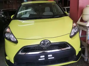 Toyota Sienta 2015 Green