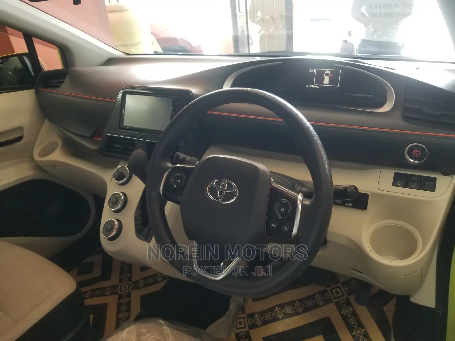 Toyota Sienta 2015 Green