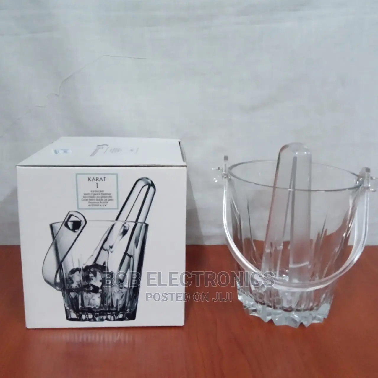 Ice Cubes Bucket