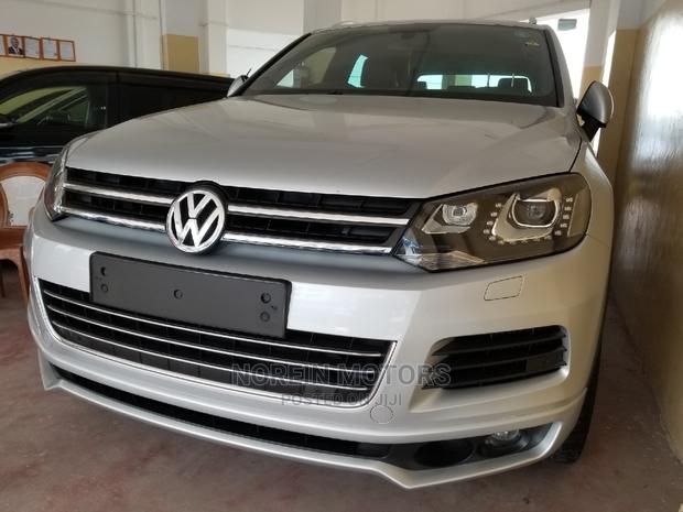 Volkswagen Touareg 2015 Silver - thumbnail 2