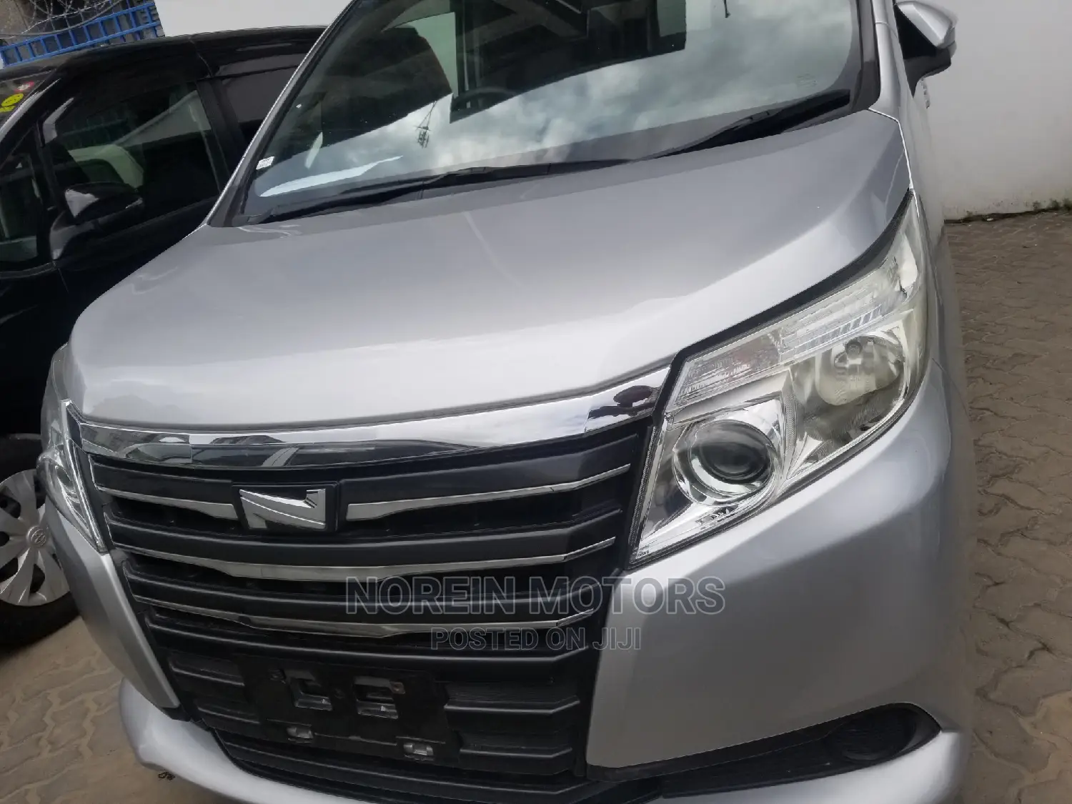 Toyota Noah 2015 Silver