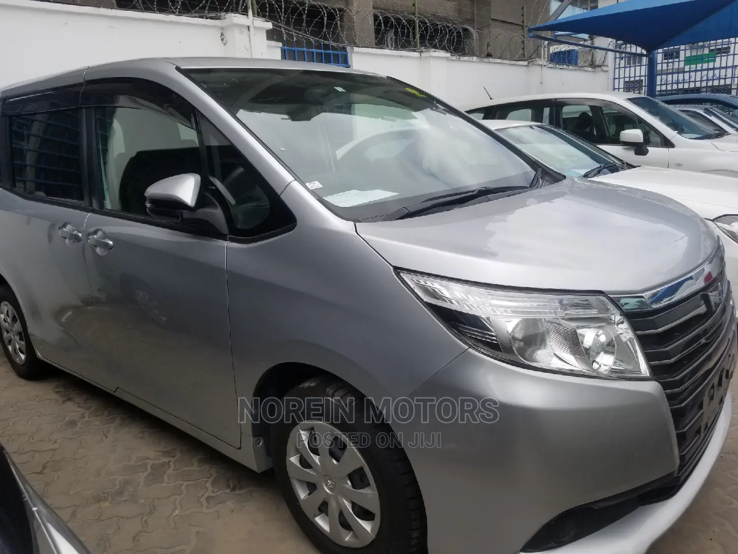 Toyota Noah 2015 Silver