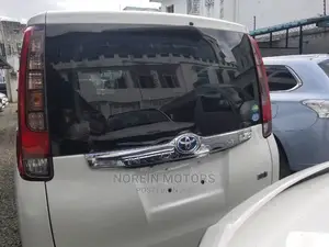 Toyota Noah 2015 White